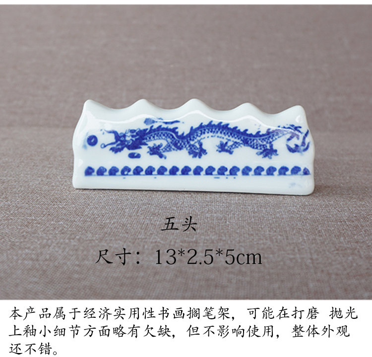 Jingdezhen gốm sứ nhỏ màu xanh và trắng Yamagata bút kích thước lớn bút bút trang trí núi năm đầu bốn người giữ bút - Trang trí nội thất trang trí phòng khách