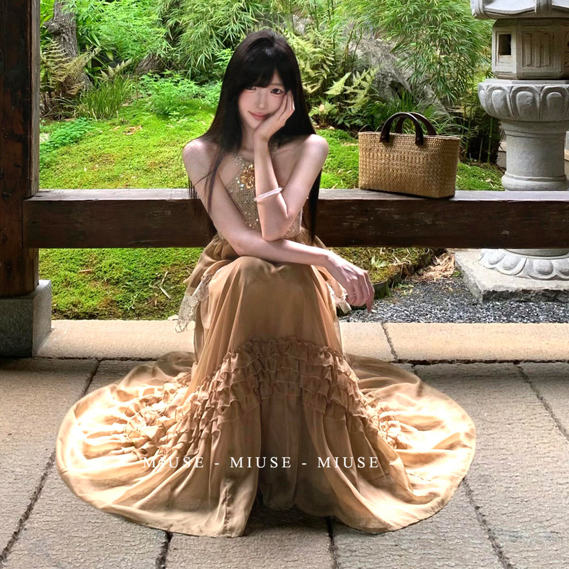 New Chinese-Style Outfit for Women: Elegant and Sophisticated Halter Top with Heavy Sequins and Large Hem Skirt Two-Piece Set