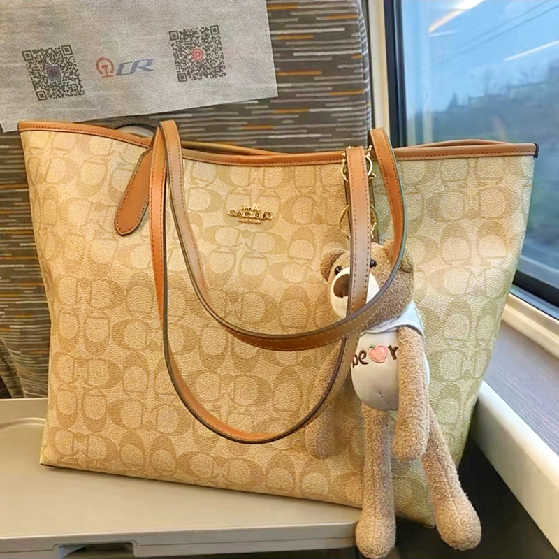 Hong Kong Genuine 2026 New Model City30 Tote Bag, Genuine Leather Handbag, Versatile Light Luxury Women's Bag, Classic Shopping Bag