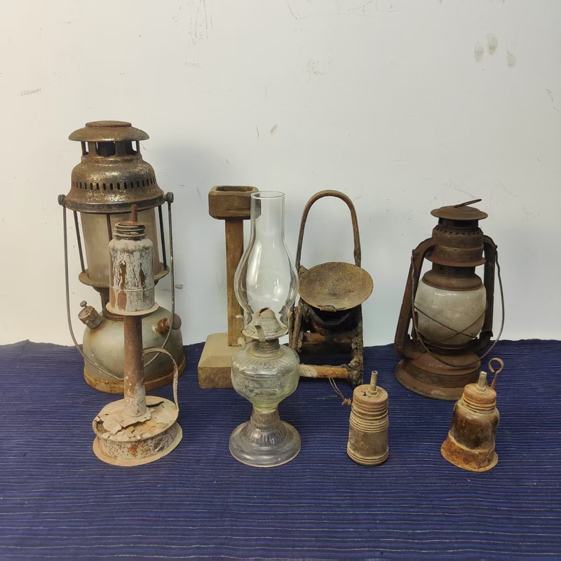 Nostalgic Collection Old Objects Old-Fashioned Oil Lamp Kerosene Lamp Old Horse Lantern Tung Oil Lamp 70S Retro Decorative Ornaments