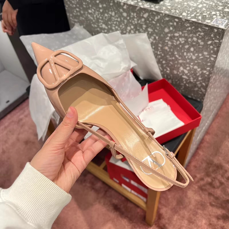 High-Heeled Shoes for Women 2026 New Nude Color Valentino V-Buckle Thin Heel Pointed Toe Medium Low Heel Genuine Leather Closed-Toe Sandals for Women