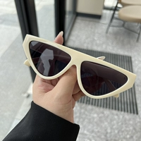 Бежевый треугольник