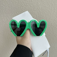 Преувеличенная любовь зеленый