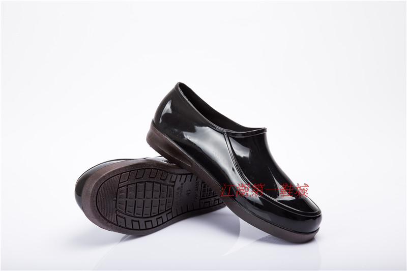 Authentic mới kéo trở lại thấp để giúp thoải mái đi mưa giày ống thấp nam và nữ giày không thấm nước mưa giày nam và nữ mẫu giày trượt giày nhựa đi mưa
