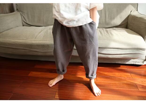 Quần áo trẻ em mới mùa xuân và mùa hè Trẻ em cotton và vải lanh kẻ sọc quần harem bé gái quần muỗi bé trai quần củ cải mỏng - Quần quần baggi bé gái