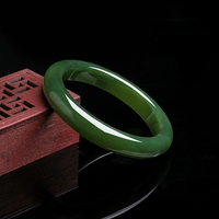 Цветовая модель с глубоким зеленым нефритом (диаметр около 11,4 мм браслета)