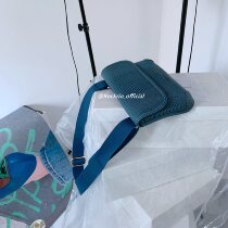 2020 new simple chic niche foreign style letter bag wide shoulder strap lizard pattern retro shoulder crossbody running bag women