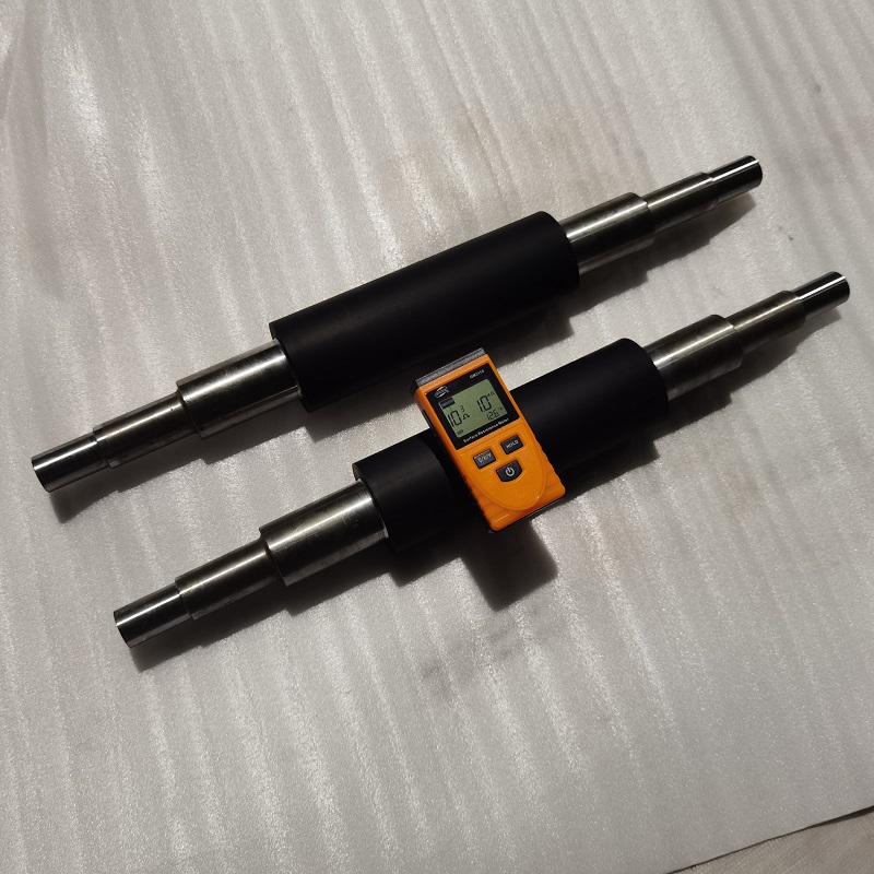 Manufacturer customized conveyor roller polyurethane roller wear resistant opening anti-slip slot rubber silicone roll rubber