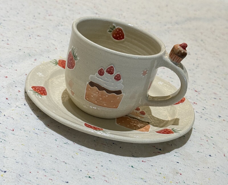 Japanese Writer/Naoko Nakamura/Strawberry Oval Bowl/Deep Bowl/Mug Coffee Cup. in Stock in China Japanese Writer/Naoko Nakamura/Strawberry Oval Bowl/Deep Bowl/Mug Coffee Cup. in Stock in China