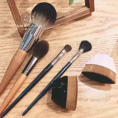 From then on, the big pai is a petal foundation brush eyeshadow brush blush brush repair highlight nose shadow