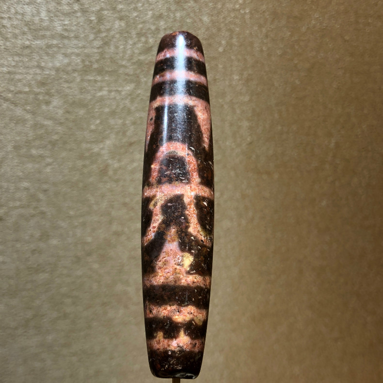 Tibetan Dzi ancient elephant male Dzi Vajra pestle Dzi old material full of cinnabar old weathering pattern black and white