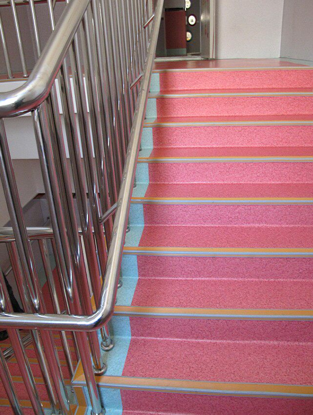 Stair tread pedal stop slip strip non-slip protective corner plastic floor Stairs Wrapping Pvc Hospital Nursery Attic-Taobao