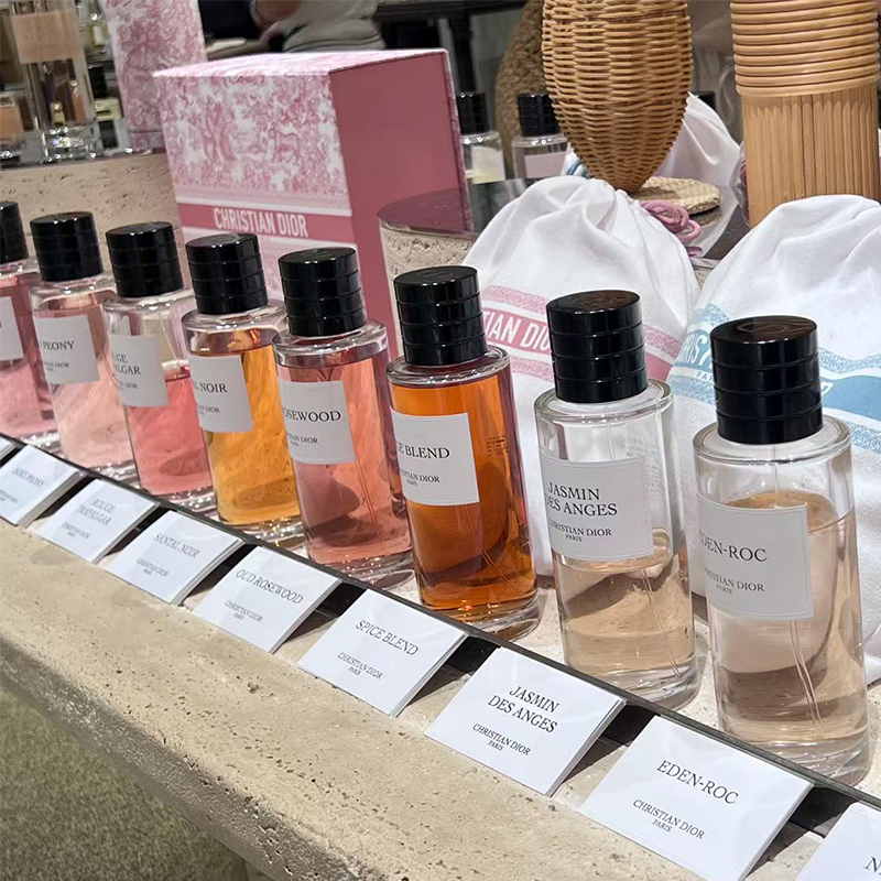 17 Times the Price of the Japanese Counter Dior Haute Couture Collection Perfume Fragrance Family Lucky Wind Chime 50/100/200ml 17 Times the Price of the Japanese Counter Dior Haute Couture Collection Perfume Fragrance Family Lucky Wind Chime 50/100/200ml