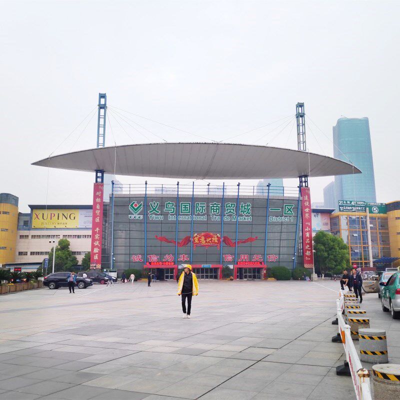 Charge d' affaires Yiwu Run leg Yiwu International Business and Trade City Small goods search for goods to find products to collect business card guide purchase