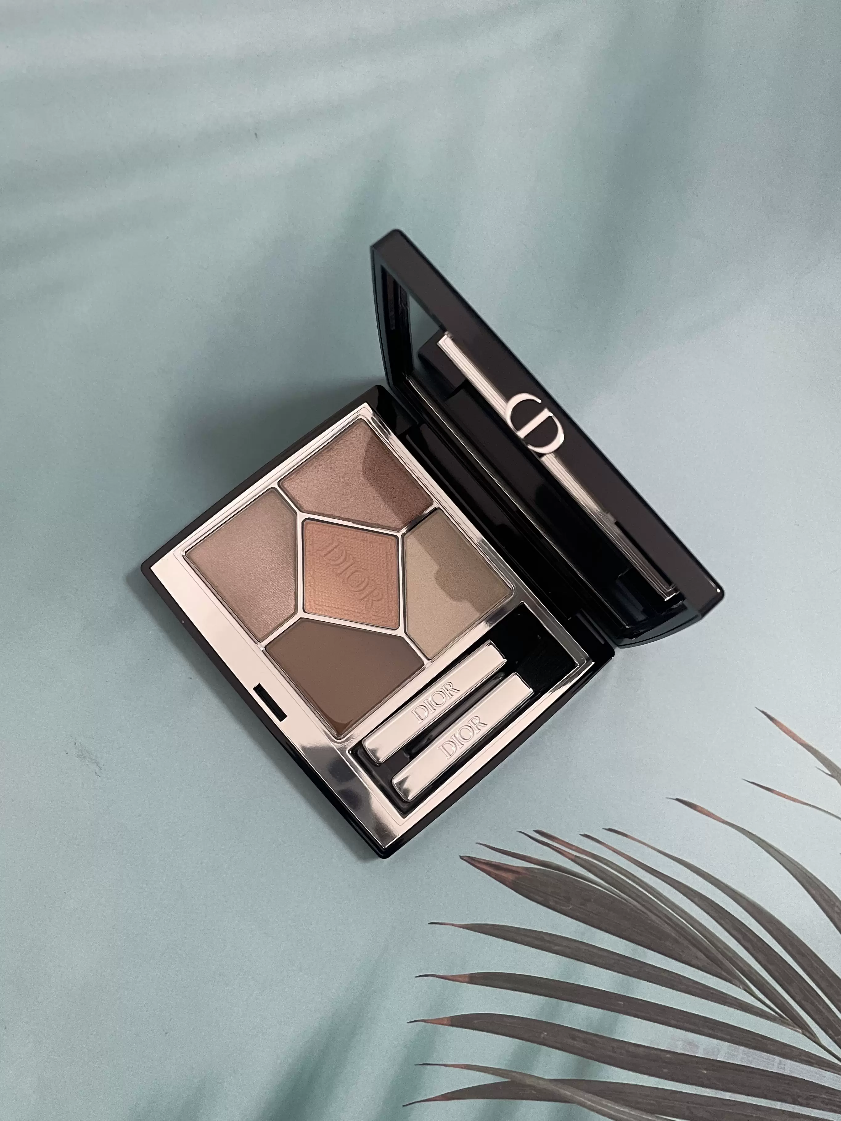 Dior/ 2023 689 669 679 599 769