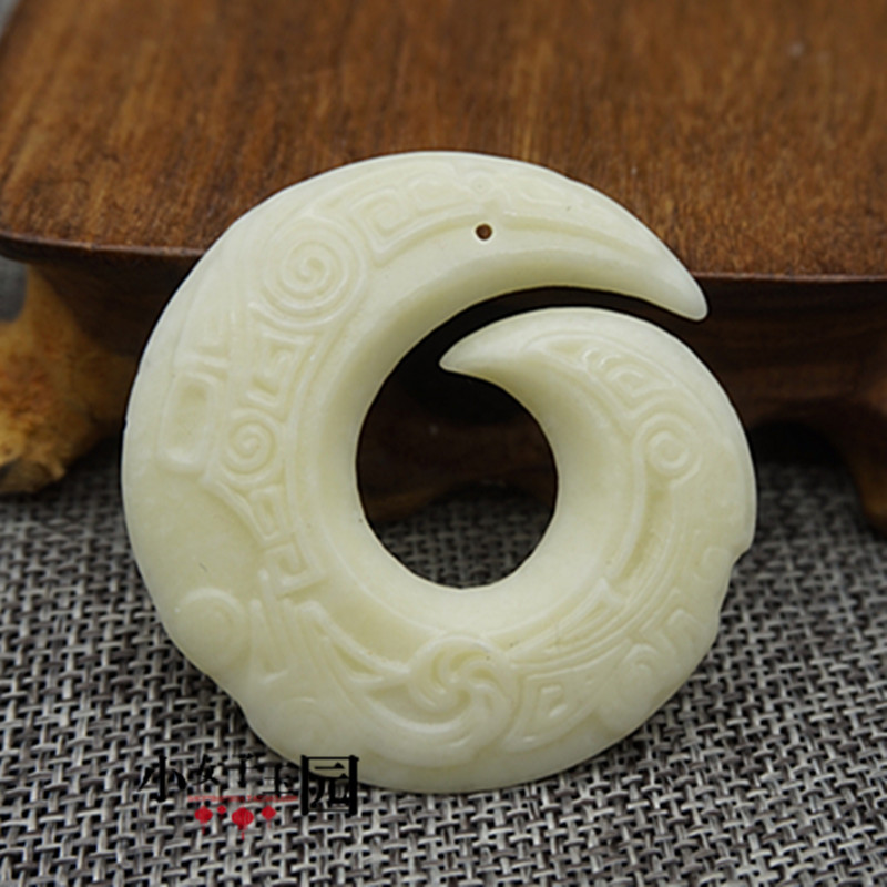 Dragon hook pendant Lantian jade when to run jade pendant pendant antique jade safe transport male and female jade pendant jade pendant