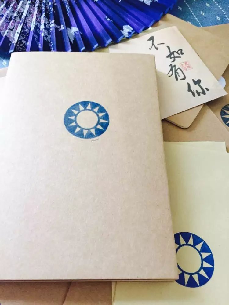 (Sheng Gobi Works) Custom Republic Wind Film and TV Theater Peripheral Props Cos Hands Account Kraft Paper Notebooks