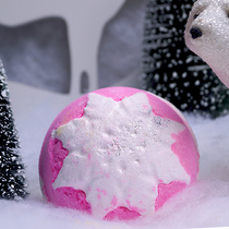 (Shop Offer)Lush Christmas limited Winter Snowflake bubble bomb essential oil moisturizing moisturizing