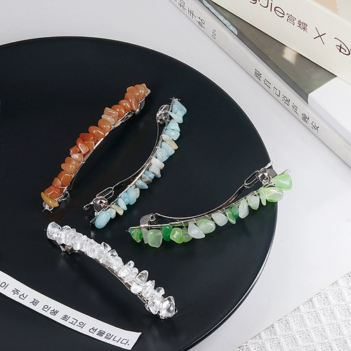 Маленькая элегантная заколка для волос с бантиком