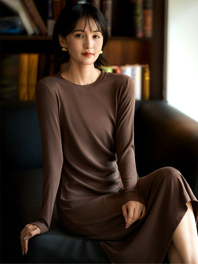 笑涵2025新品收腰修身小黑裙圆领休闲气质莫代尔醋酸T恤连衣裙の