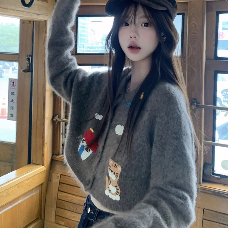 Korean-Style Gray Fun Cartoon Embroidered Knitted Sweater for Women, Autumn and Winter, High-End, Stylish, Versatile, Short Top, Trendy