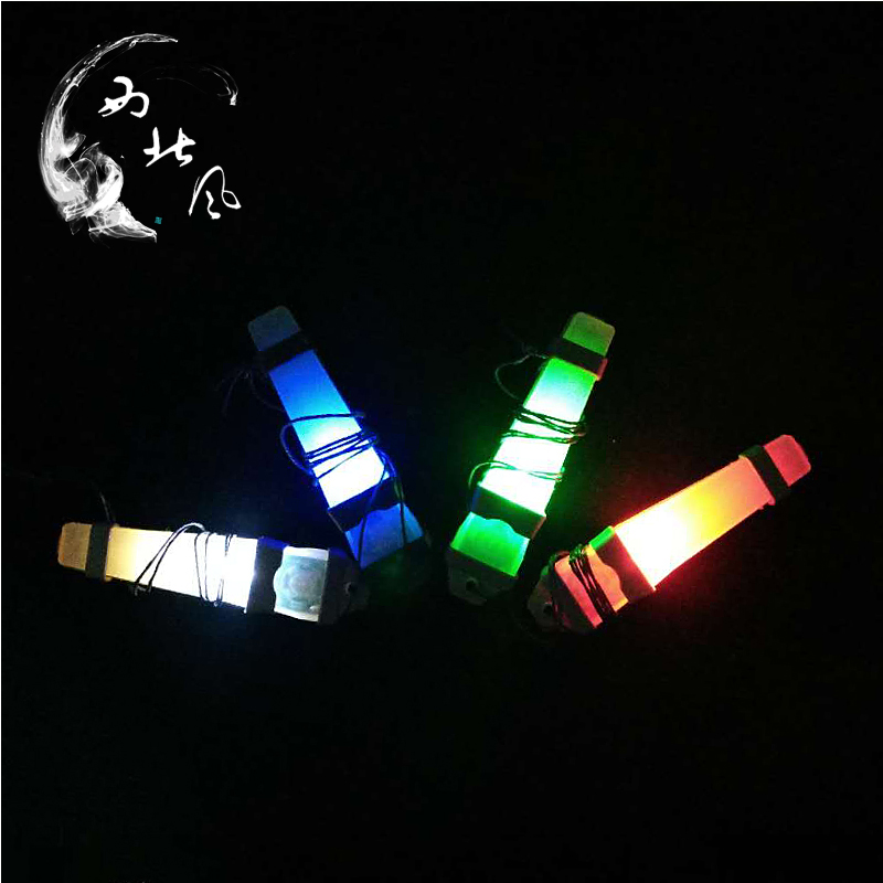 Northwest Wind Fast Helmets Cycling Team Friends recognise the lights surviving Deng CS Field Magic Point Signal Light