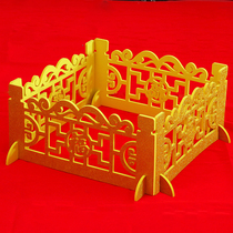 Golden hollowed-out fence fence festive scene arrangement of decorative guardrails