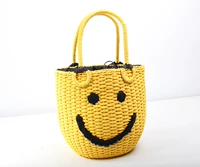 Желтый у улыбающегося лица