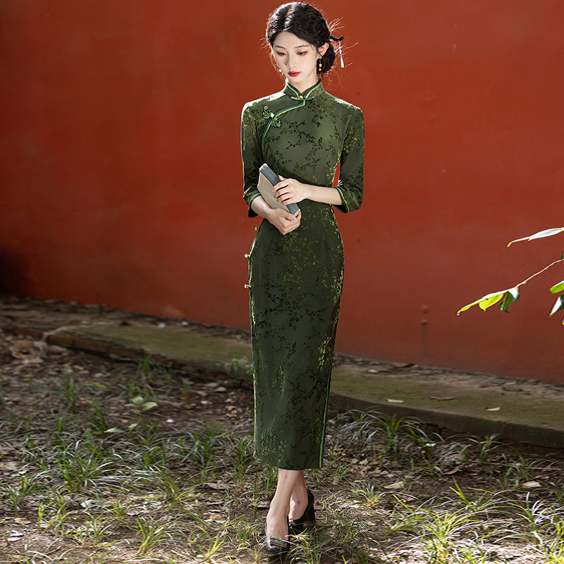 Autumn New High-End Retro Cheongsam Long Dress for Everyday Wear, Young Improved Version of Chinese Style Dress, Green Three-Quarter Sleeves
