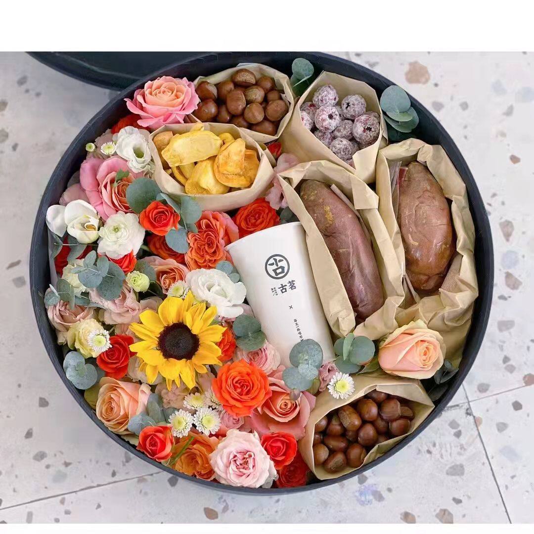 Hinchen entrance to winter four sets of empty boxes 99 sets of two round large hug buckets of flowers packaging boxes Gift Boxes Flower Shop