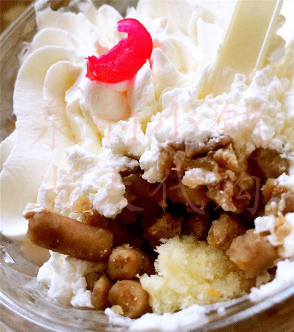 Shanghai Ruby Western Pie House Red Gem Chestnut chestnut cake Inertial Cream Cup Red Gem small square old cake