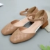 Dép Mary Jane 2020 mùa hè mới giữa gót cao chunky gót da rỗng giày nữ lớp đầu tiên giày da bò nữ - Sandal Sandal