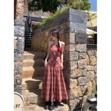 Летнее красное цветное платье-комбинация, ремень, длинная юбка, с открытой спиной, А-силуэт, яркий броский стиль