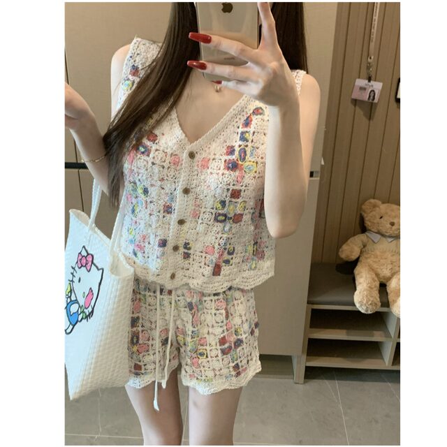 Lin Xi Xi ~ Beach Vacation Style Casual Suit Plaid Hollow-Out V-Neck Sleeveless Top High-Waisted Short Style