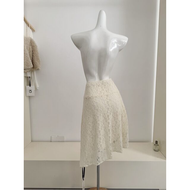 Lin Xiaxia 2025 Winter New Korean Style Irregular Slightly Sheer Retro High-Waisted Lace Layered Skirt for Women