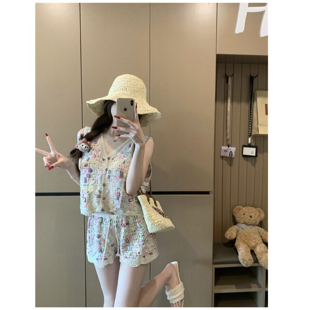 Lin Xi Xi ~ Beach Vacation Style Casual Suit Plaid Hollow-Out V-Neck Sleeveless Top High-Waisted Short Style