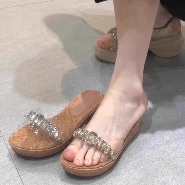 British Genuine Leather Rhinestone Transparent Flip-Flops for Women, Summer Outdoor Wear, 2026 New Style, Height-Increasing Wedge Heel, Beach Sandals