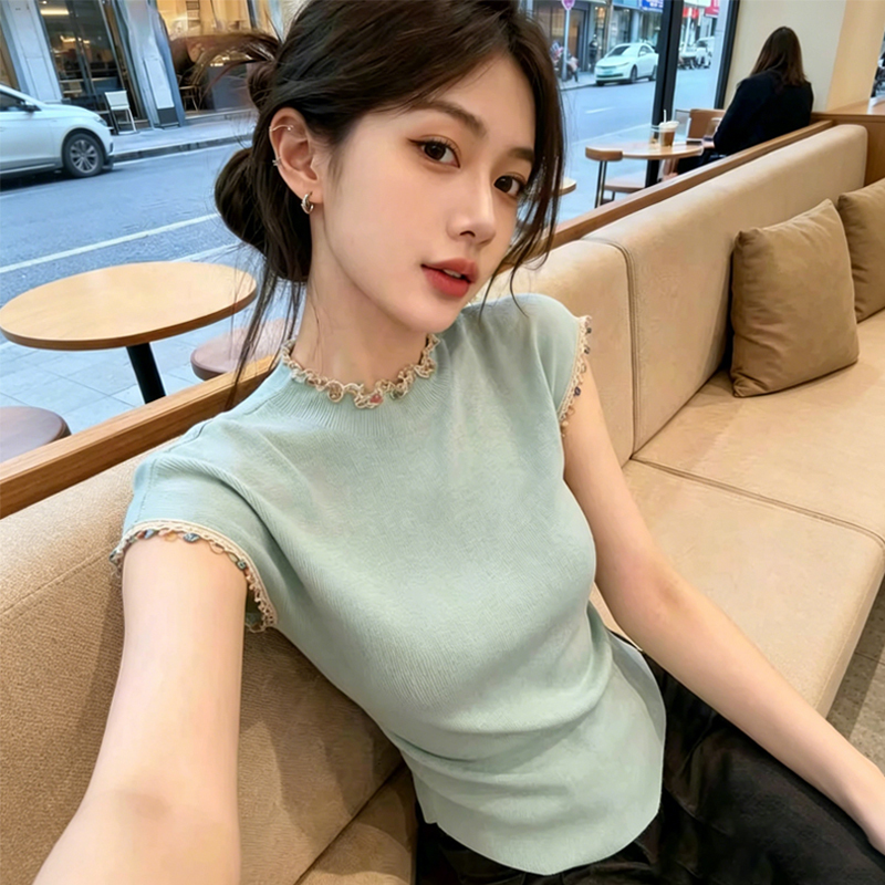 Dopamine Unique and Stunningly Beautiful Top, Youthful and Fashionable Mint Green Lace-Trimmed T-Shirt for Women in Summer