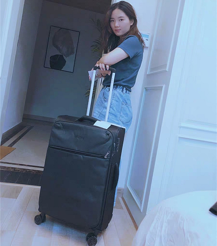 Large Capacity Outlet Japan Foreign Trade Ultra Light Pull-Lever Box Universal Wheels Box Luggage Boarding Box Waterproof Customs Lock