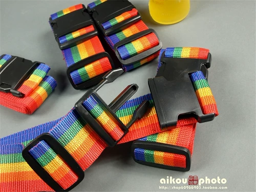 Чемодан, радужная сумка, резинка для крепления багажа, пакет