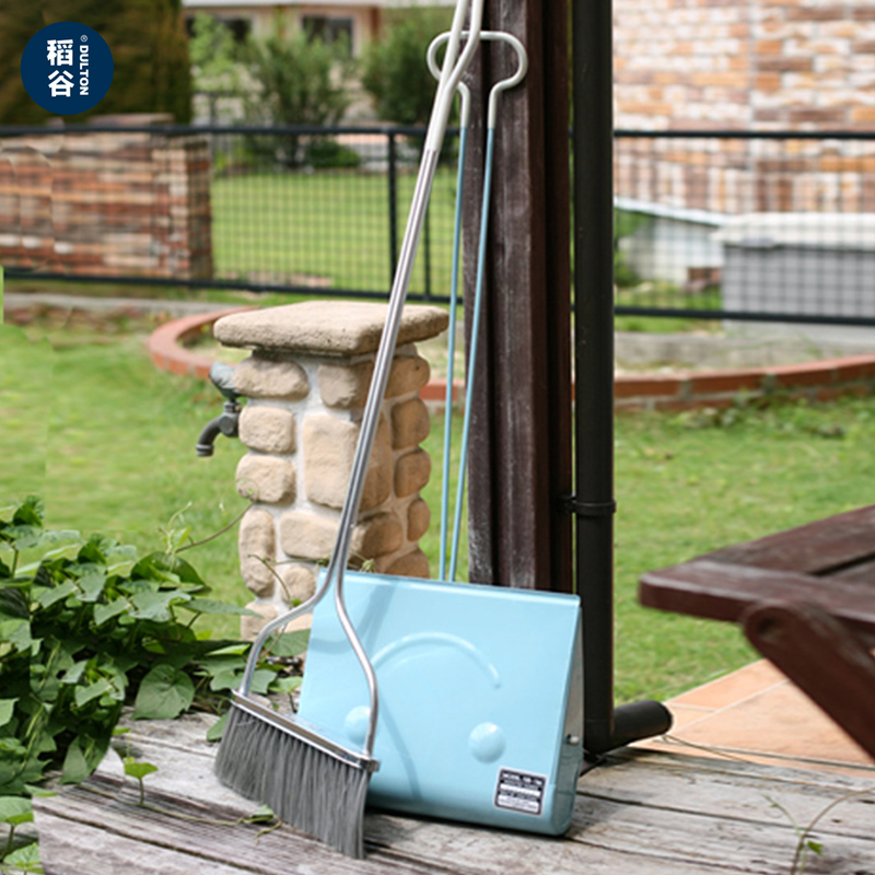 Dulton Long-Handled Metal Dustpan and Broom Set with Smiley Face for Outdoor Courtyard Cleaning