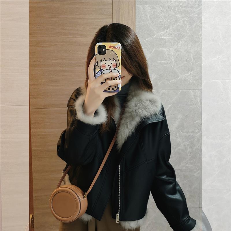 Black Leather Jacket for Women, Winter 2026 New Style, Fur Integrated Short Thickened Warm Biker Jacket Top