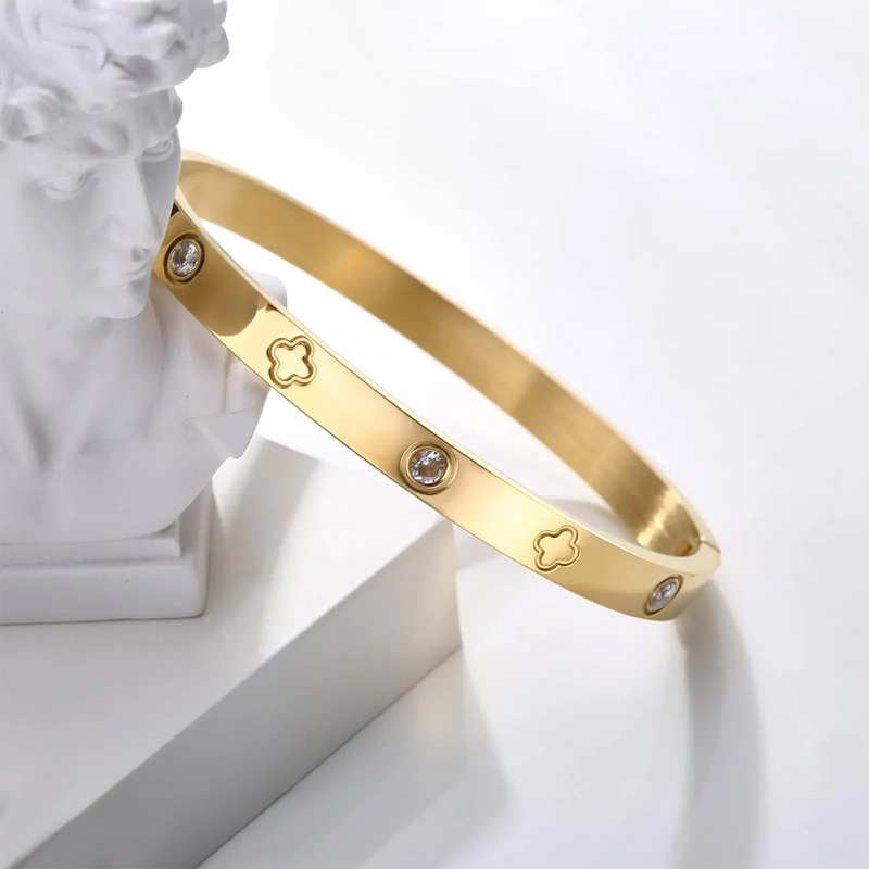 High-End Four-Leaf Clover Bracelet for Women, Titanium Steel, Stainless Steel, Electroplated with 18K Gold, Popular European and American Style, Heart-Shaped Jewelry