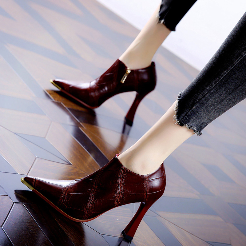 Hong Kong Anti-Collision Metal Ankle Boots for Women 2026 Autumn French Pointed Toe Stiletto Ankle Boots Zipper Deep-Cut High Heels