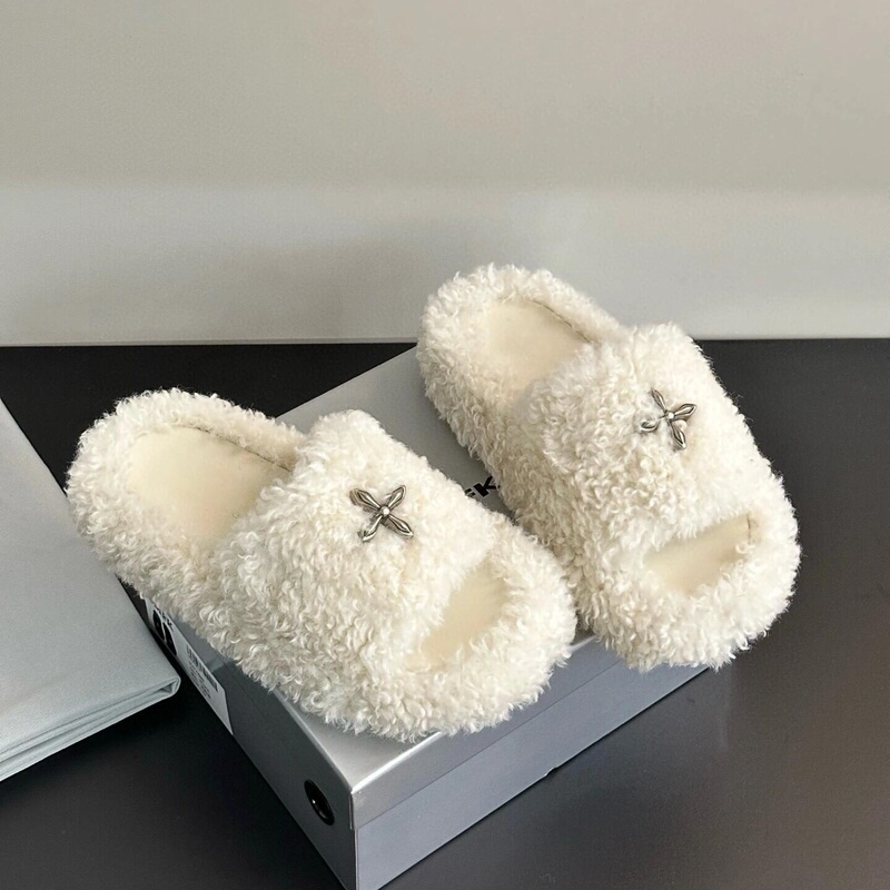 Hong Kong Thick-Soled Fur Slippers with Cross Design for Women, 2026 Spring New Style, Sheepskin and Fur Integrated, Versatile Outdoor Platform Cotton Shoes Hong Kong Thick-Soled Fur Slippers with Cross Design for Women, 2026 Spring New Style, Sheepskin and Fur Integrated, Versatile Outdoor Platform Cotton Shoes