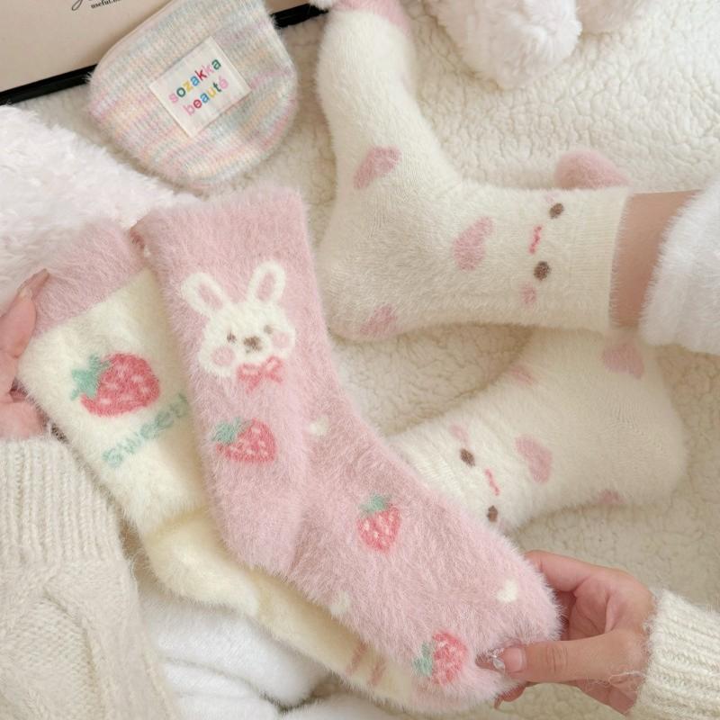 Pink Mink Velvet Socks for Women, Mid-Calf Socks for Autumn and Winter, Fleece-Lined, Thickened, Warm, Japanese-Style Cartoon Cute Plush Long Socks