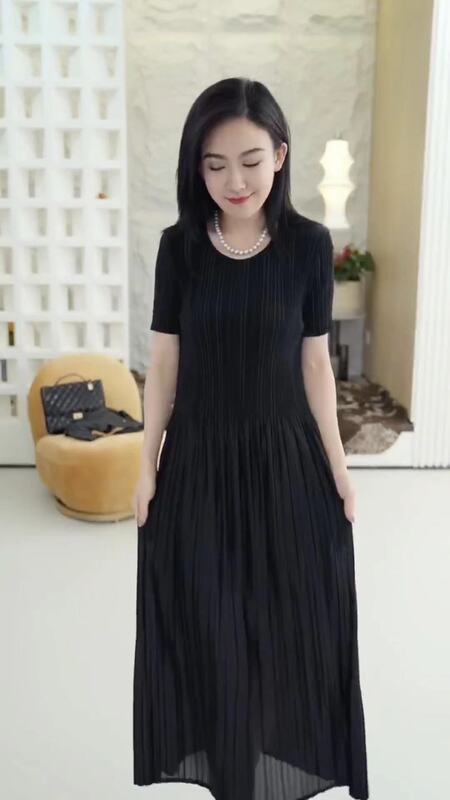 Slimming Pleated Dress for Women, Solid Color, Wrinkle-Resistant, Fashionable, Age-Reducing, Versatile, Elegant, Noble, Summer Thin Ice Silk Dress