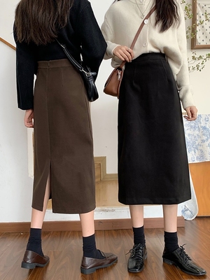 taobao agent Retro black demi-season pleated skirt, design autumn long skirt, 2023 collection, high waist, trend of season, A-line, mid-length, maxi length