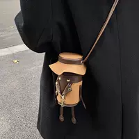 Суперпопулярная маленькая женская сумка 2025 года, новый стиль, странная и милая ниша, популярная в этом году интернет-знаменитость, горячая стильная сумка через плечо для мобильного телефона для девочек