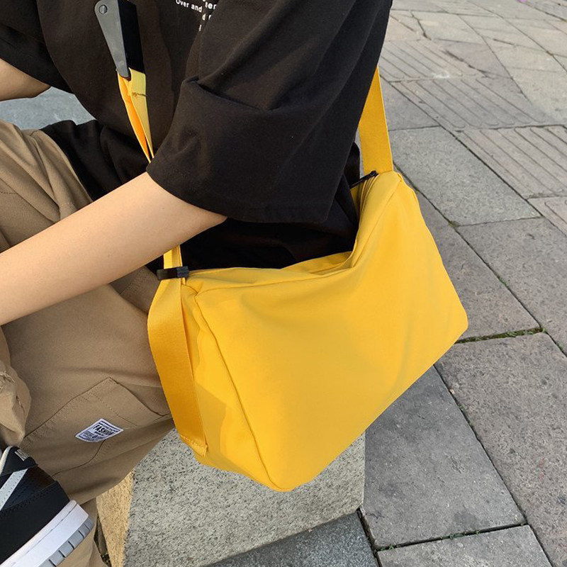 Simple canvas bag female crossbody 2021 new trendy sports shoulder bag college students light small bag casual all-match black